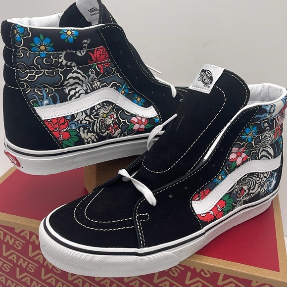 Vans Men’s High-Top Sneakers Sk8-Hi
Tiger Floral Multi/True White
VN000BW76GL - Picture 13 of 16
